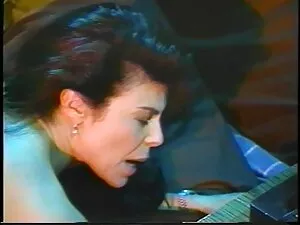 Ava clavada por una  ...