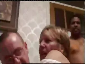 La rubia Lily cabalg ...