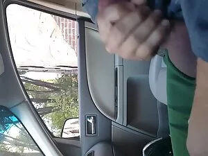 Pelirroja se burla y ...