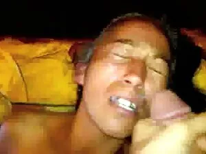 Diamond Kitty recibe ...